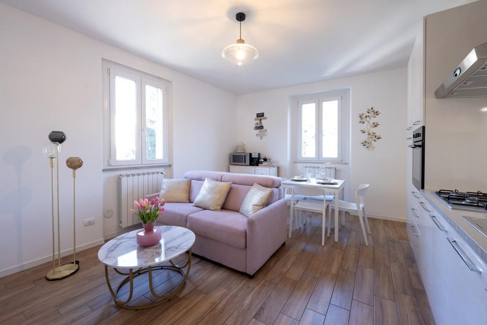 residence Como,Suite diamond 3, free private parking Apartment in Como