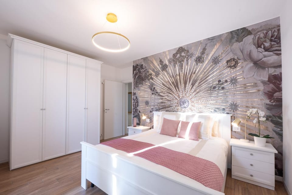 Lora diamond Suite 3, free private parking, self check in, air conditioner Apartment in Como