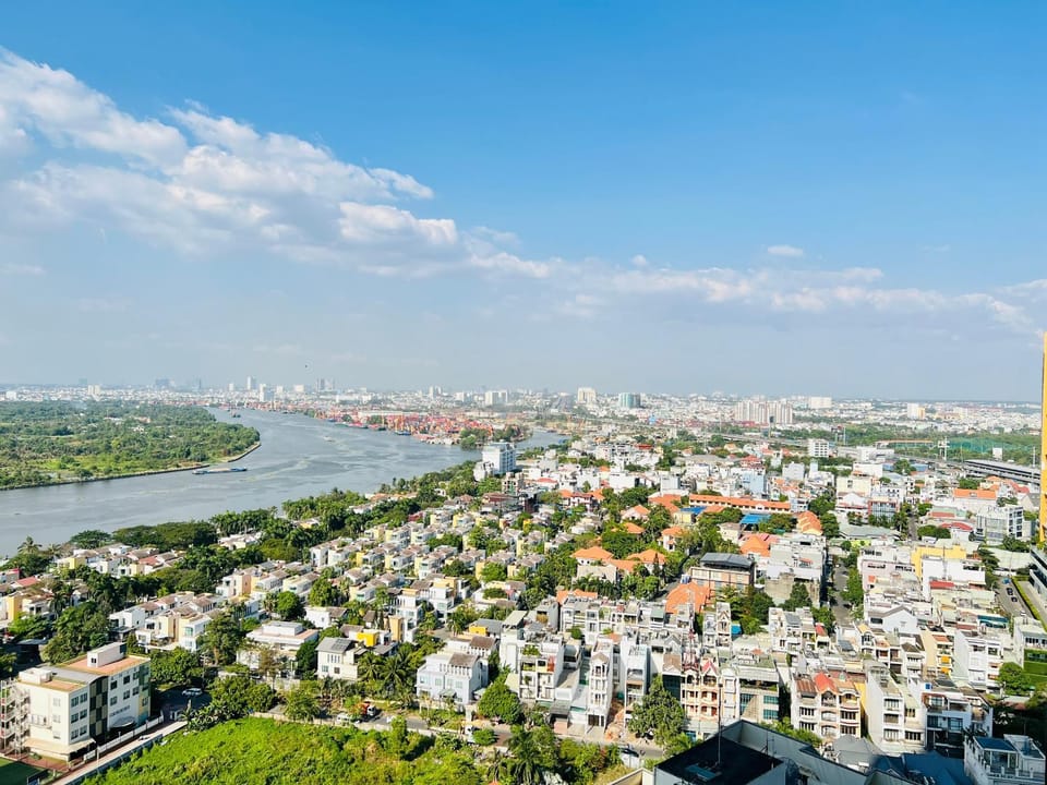 Nearby landmark, Day, Neighbourhood, Natural landscape, City view, River view