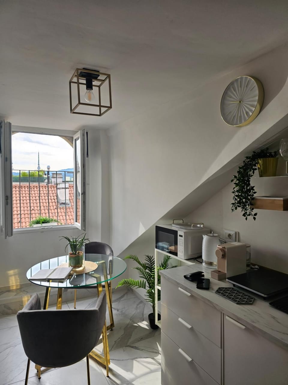 Kitchen or kitchenette, Dining area, minibar, stove, toaster