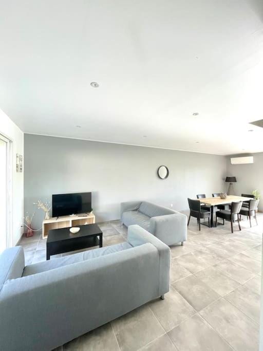 Communal lounge/ TV room, TV and multimedia, Living room, Seating area