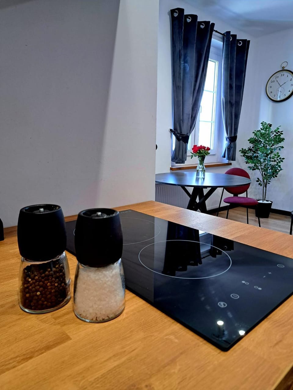 Seating area, Dining area