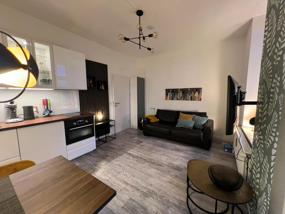 TV and multimedia, Coffee/tea facilities, Kitchen or kitchenette, Living room, Seating area, Dining area, minibar, pet friendly, stove
