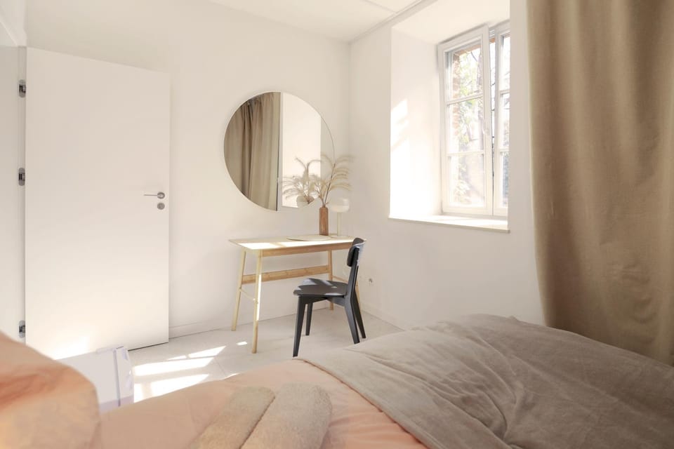 Photo of the whole room, Bedroom