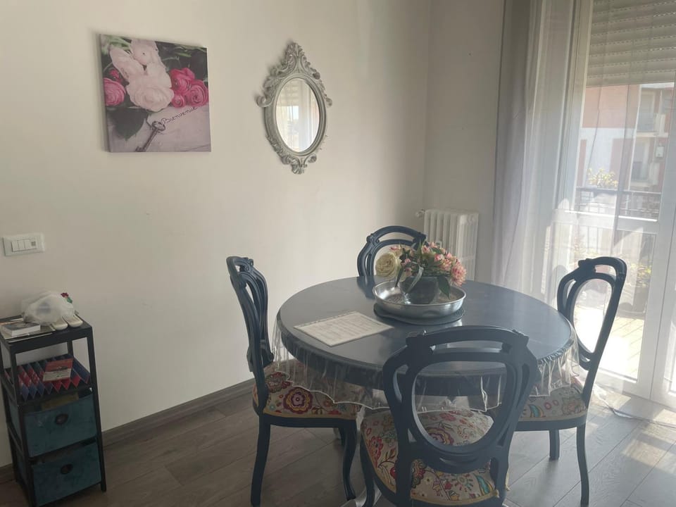 Day, Living room, Seating area