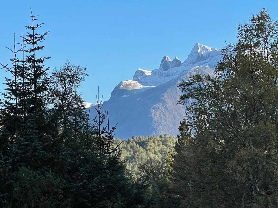 Nearby landmark, Mountain view