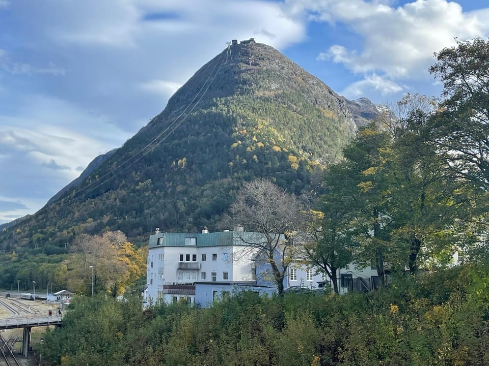 Nearby landmark, Neighbourhood, Mountain view