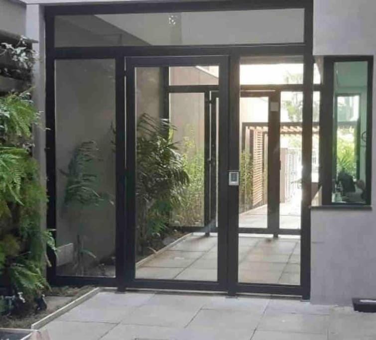 Facade/entrance