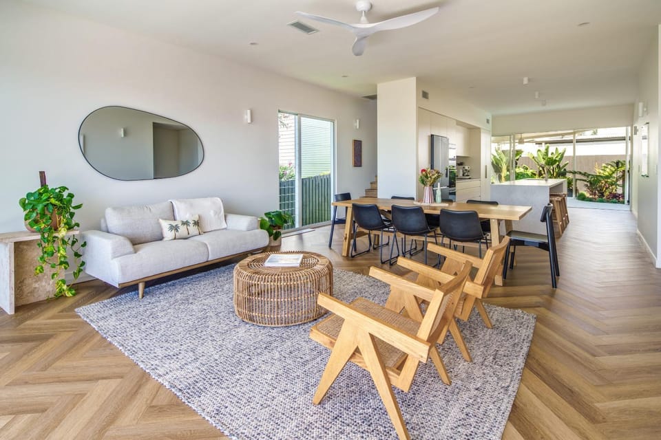 Patio, Living room, Seating area, Dining area, fireplace