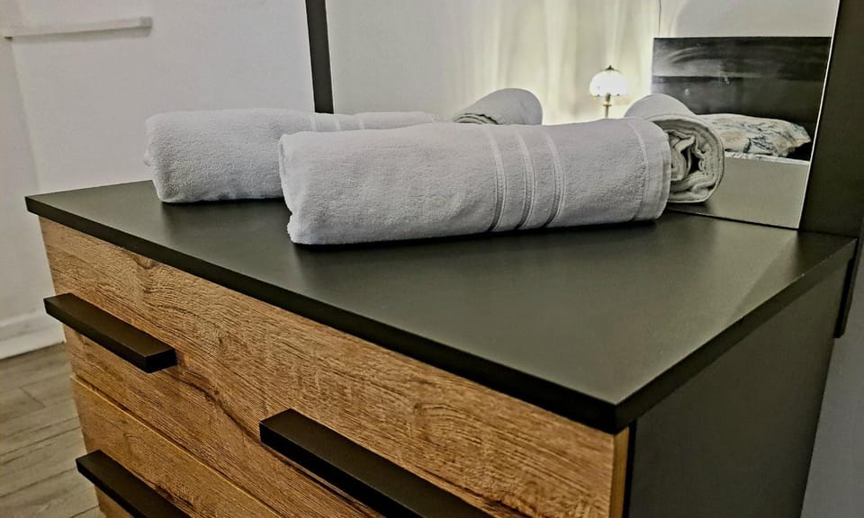 Bed, Photo of the whole room, Bedroom, towels