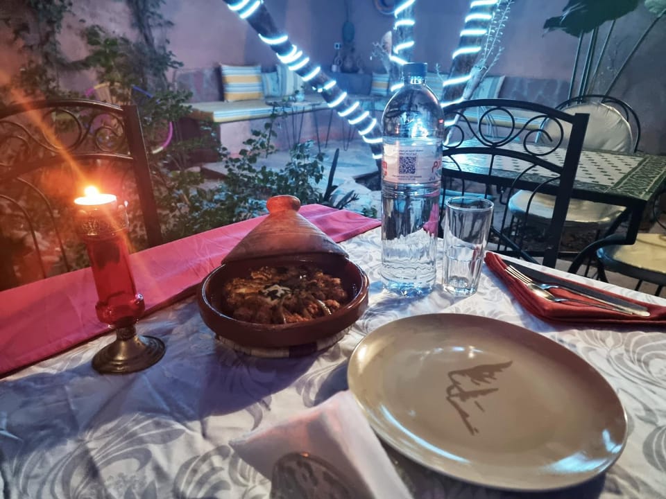 Restaurant/places to eat, Garden, Food and drinks, Dining area, Food, Meals