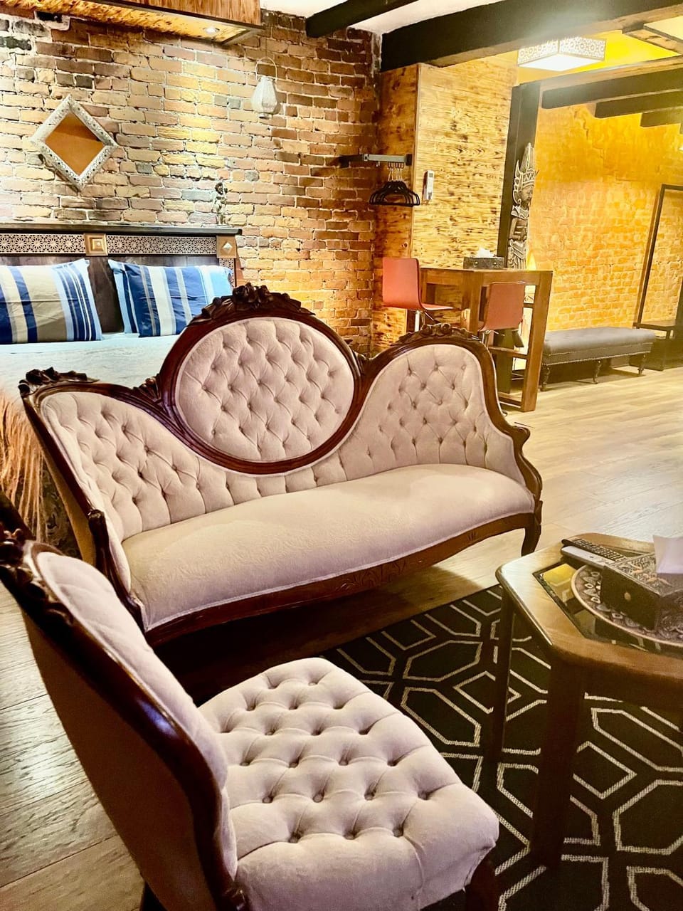 Living room, Seating area