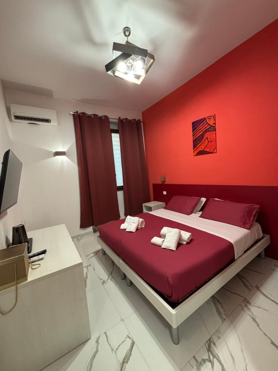Bed, TV and multimedia, Bedroom, towels, air conditioner