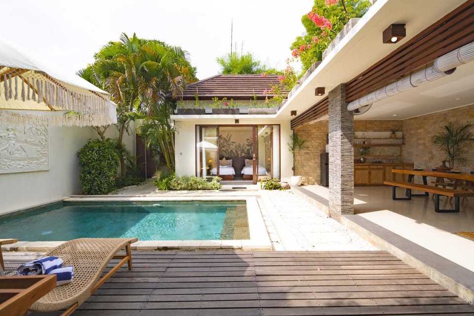 Pool view, Swimming pool, sunbed