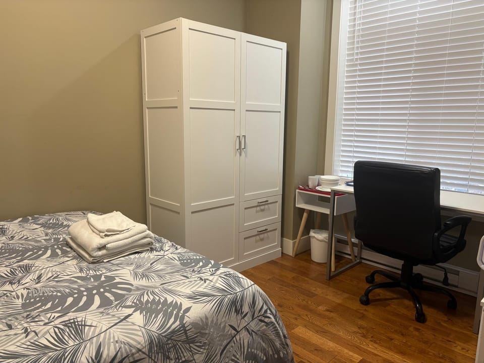 Guest room with private bath in Langford Vacation rental in Langford