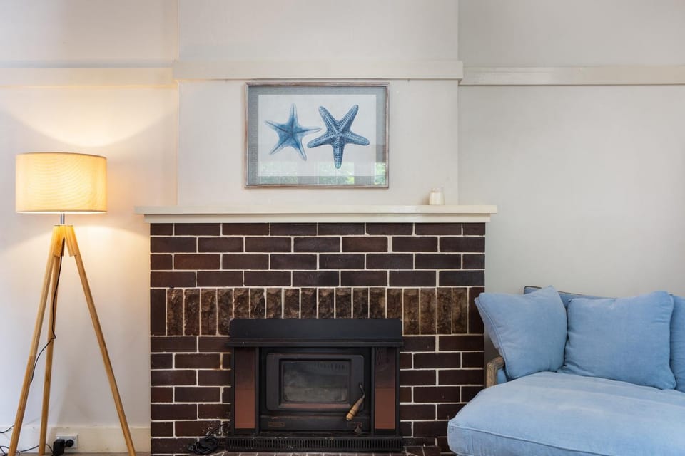 Chic Apartment with Sun Lounge Near Manly Beach Apartment in Manly