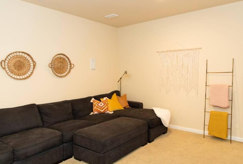 Sunserra Villa! Movie Room, Family Friendly, BBQs, Pools, Free Golf! House in Kittitas County