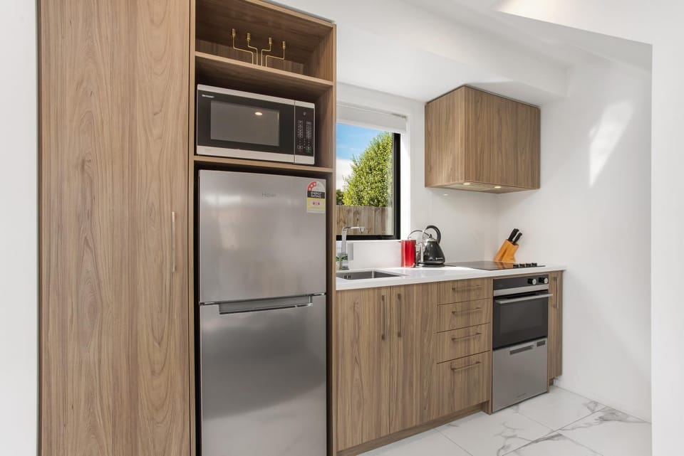 Chic City Living 1 bdrm Sunny Warm Close CBD Apartment in Christchurch