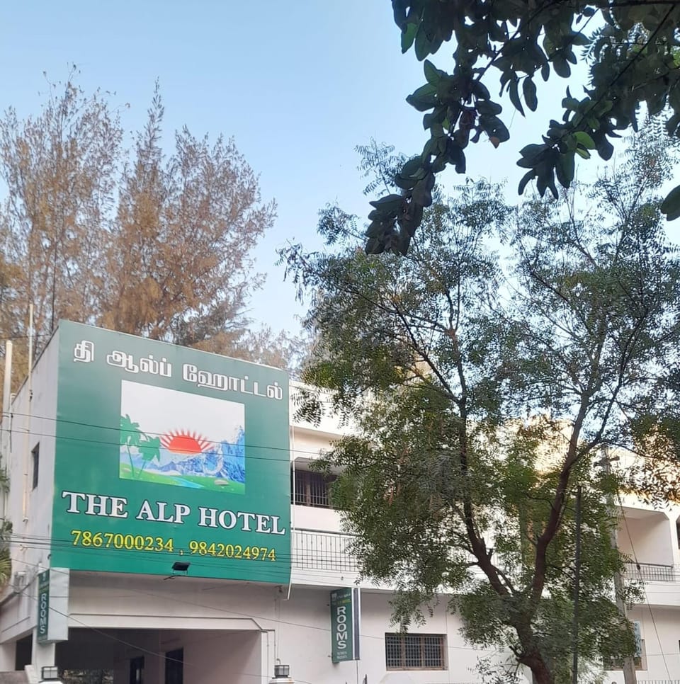 THE ALP HOTEL Bypass Road Hotel in Madurai