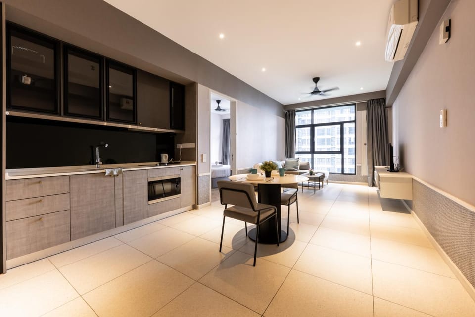 Kitchen or kitchenette, Dining area