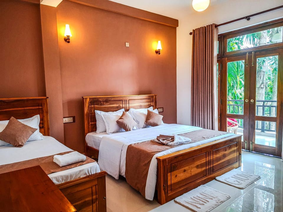 Bed, Photo of the whole room, Bedroom, fireplace, locker, locker