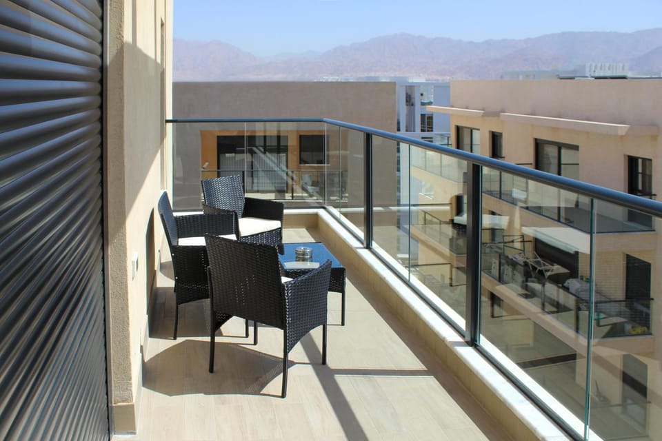 View (from property/room), Balcony/Terrace, Seating area, Mountain view