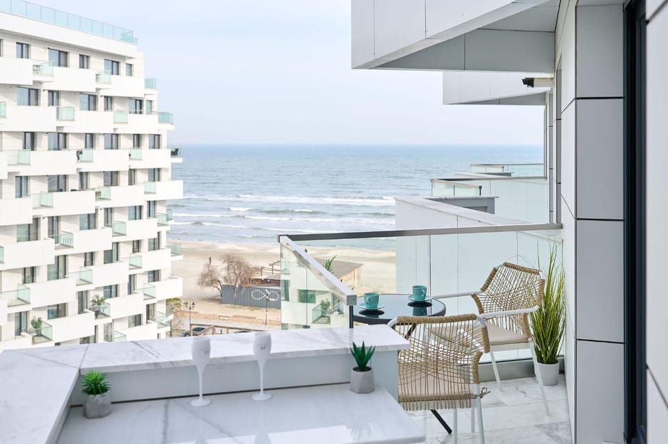 Property building, Balcony/Terrace, Sea view