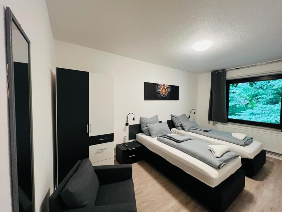 Bed, TV and multimedia, Photo of the whole room, Bedroom