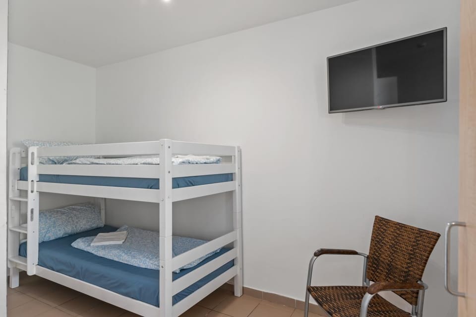 Bed, TV and multimedia, bunk bed