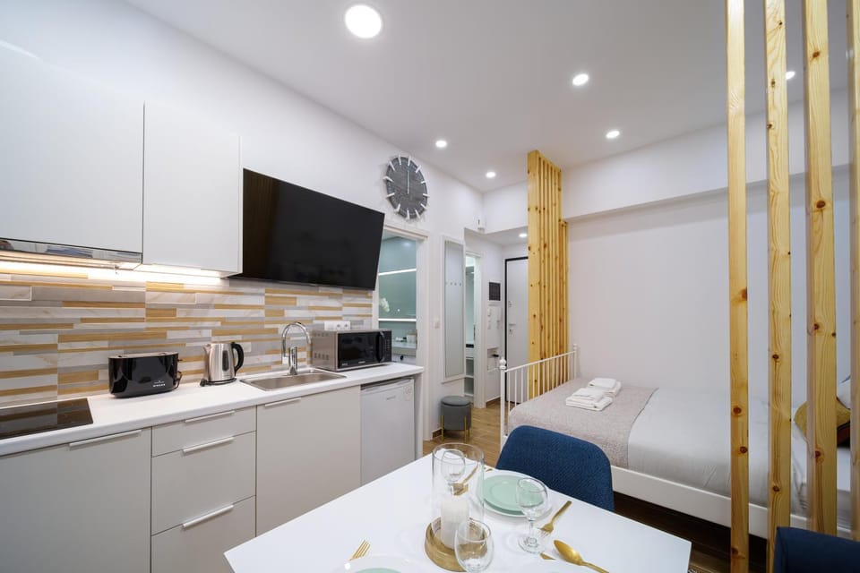 Bed, TV and multimedia, Kitchen or kitchenette, Bedroom, kitchen