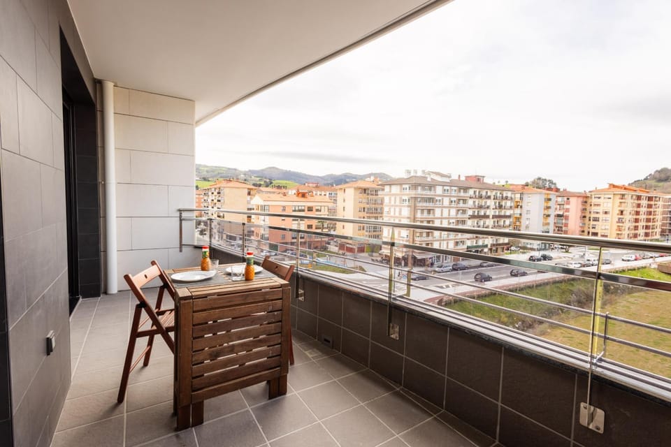 Ebony I Local Rentss Apartment in Zarautz