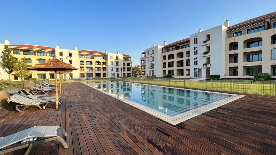 Property building, Balcony/Terrace, Swimming pool