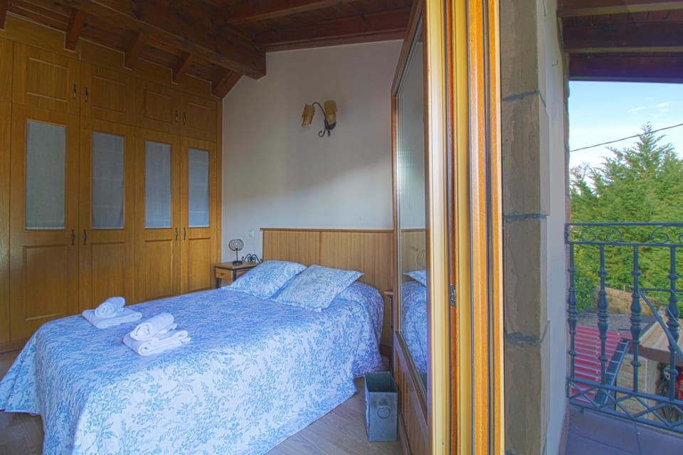 Bed, View (from property/room), Balcony/Terrace, Photo of the whole room, Bedroom