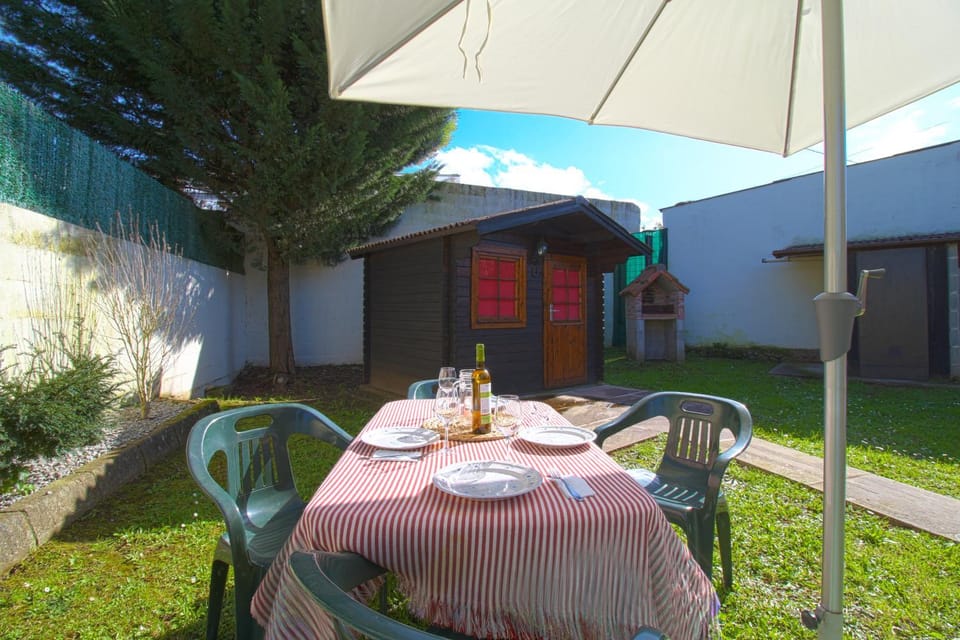 Property building, Spring, Day, Garden, Dining area, Garden view