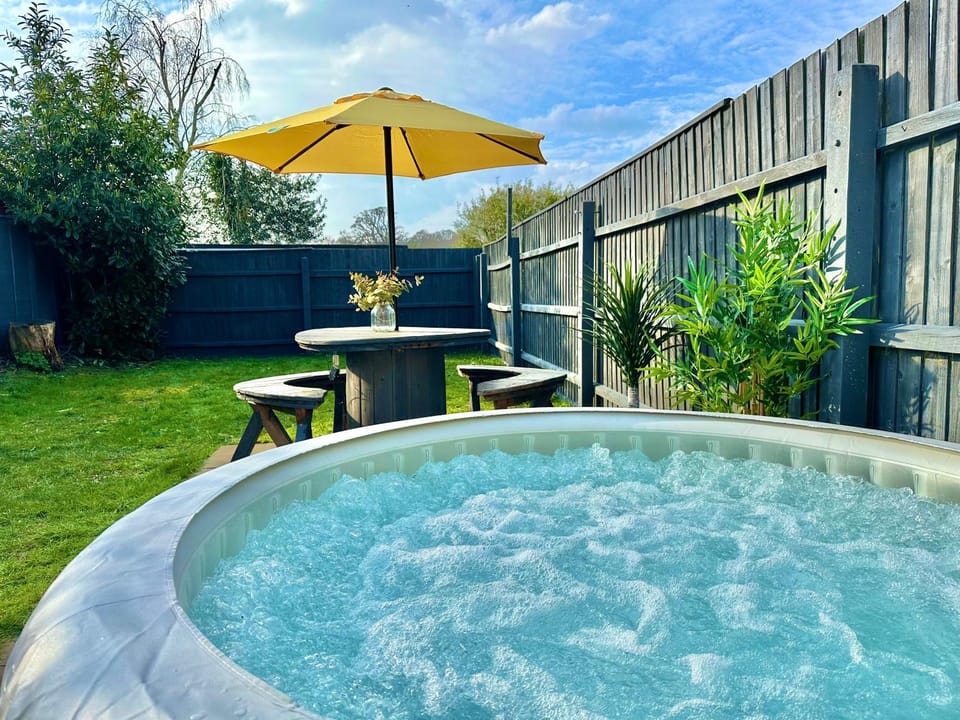 Garden, Hot Tub, Garden view