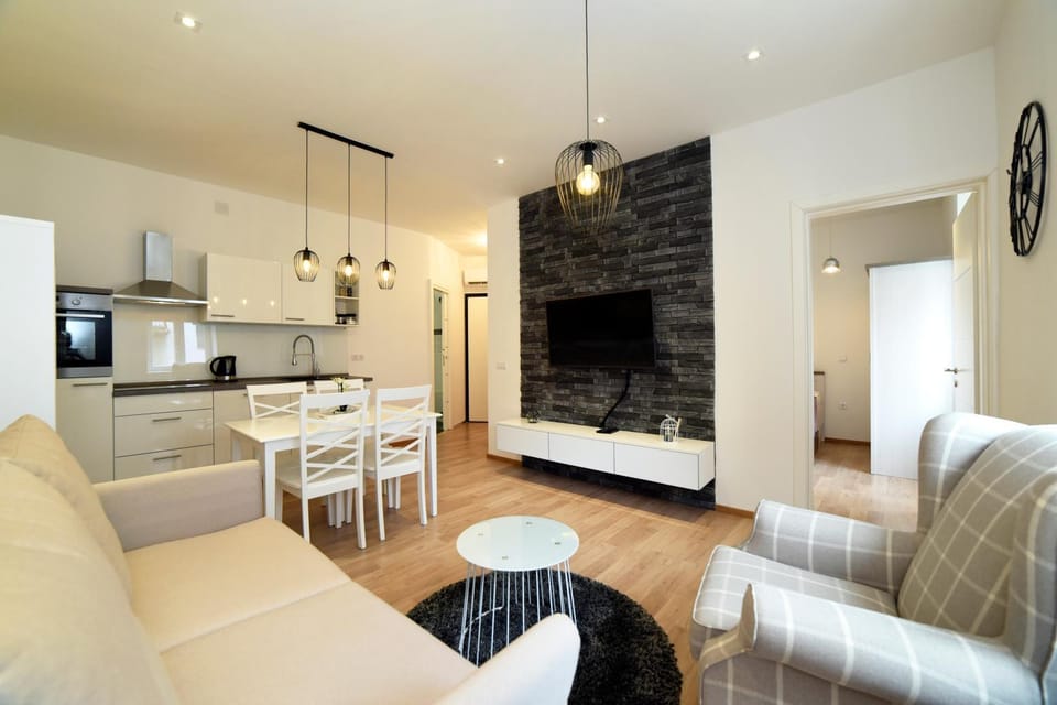 TV and multimedia, Kitchen or kitchenette, Living room, Photo of the whole room, Seating area, pet friendly, stove