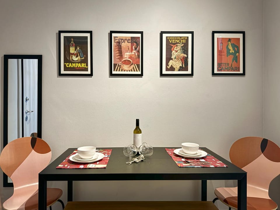 Decorative detail, Seating area, Dining area