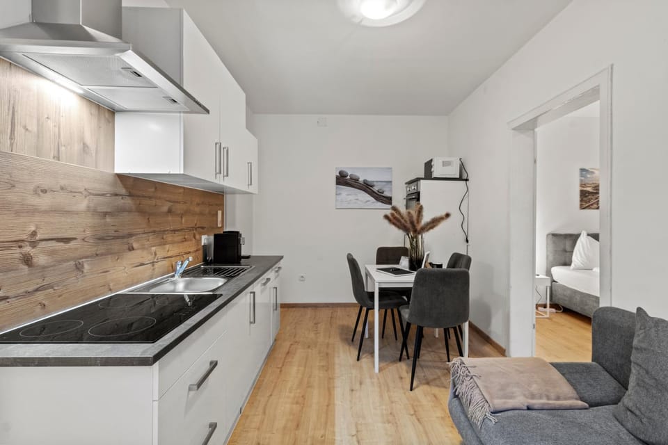 Kitchen or kitchenette, Living room, Seating area, Dining area, minibar, oven, pet friendly, stove