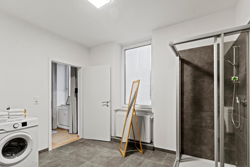 Shower, Bathroom, towels, washing machine