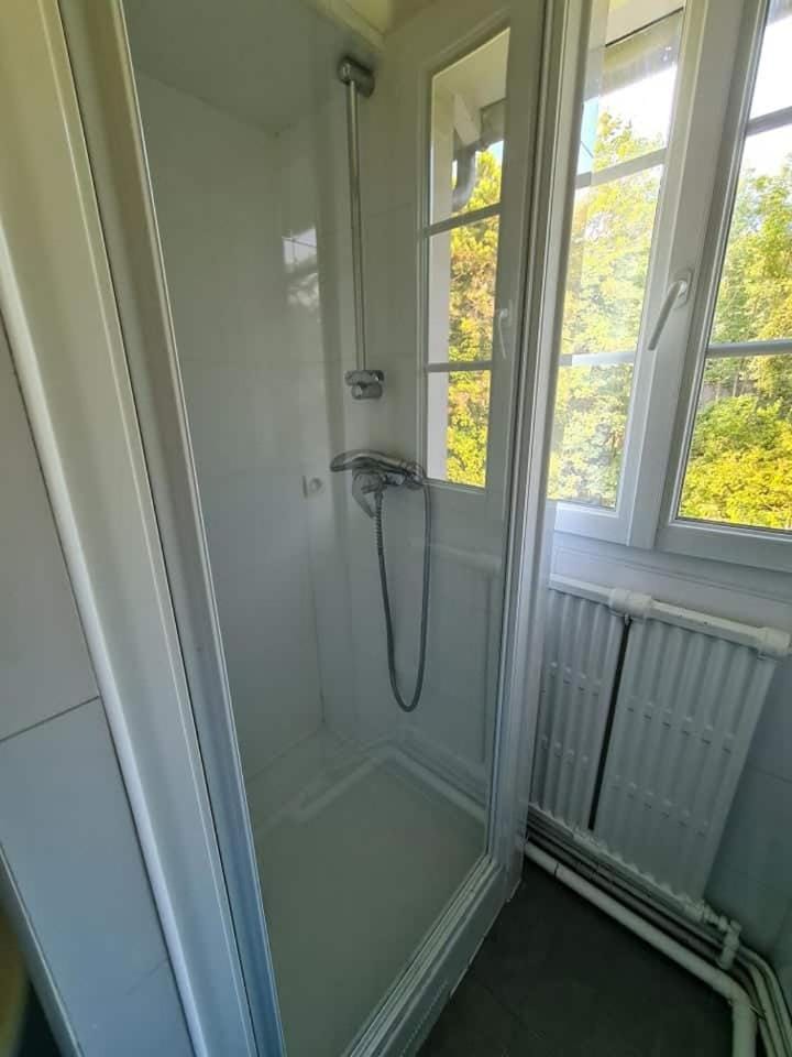 Maison Briand - Grande chambre chez l'habitant - Melun Centre - Wifi, Netflix, Smart TV, Lit à mousse mémoire de forme Vacation rental in Île-de-France