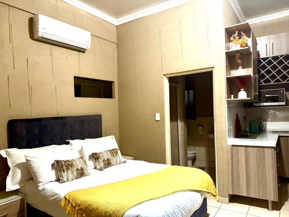 Kitchen or kitchenette, Bedroom, air conditioner