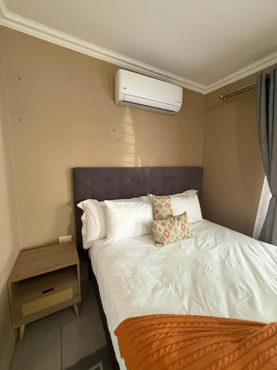 Bedroom, air conditioner