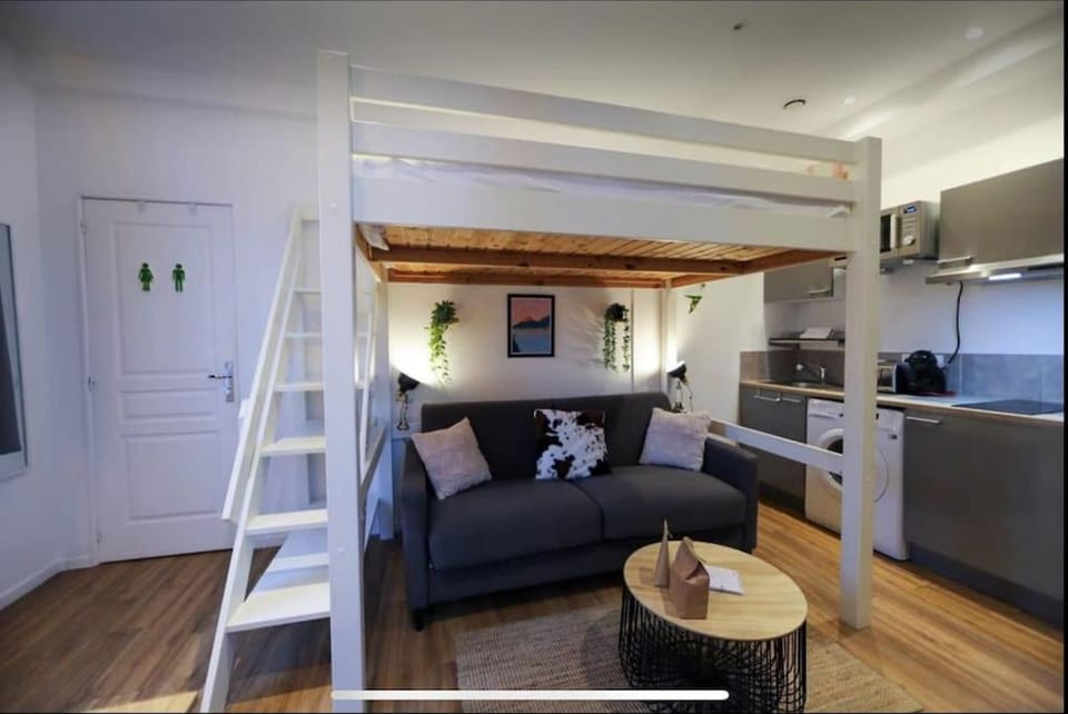 Lake Escape - with private parking Apartment in Annecy