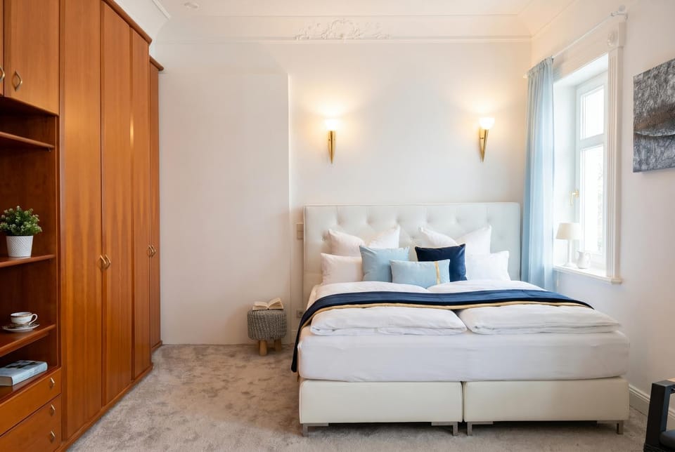 Bed, Photo of the whole room, Bedroom, wardrobe
