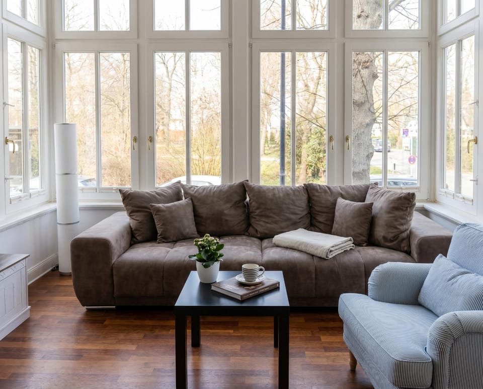 Communal lounge/ TV room, Living room, Seating area