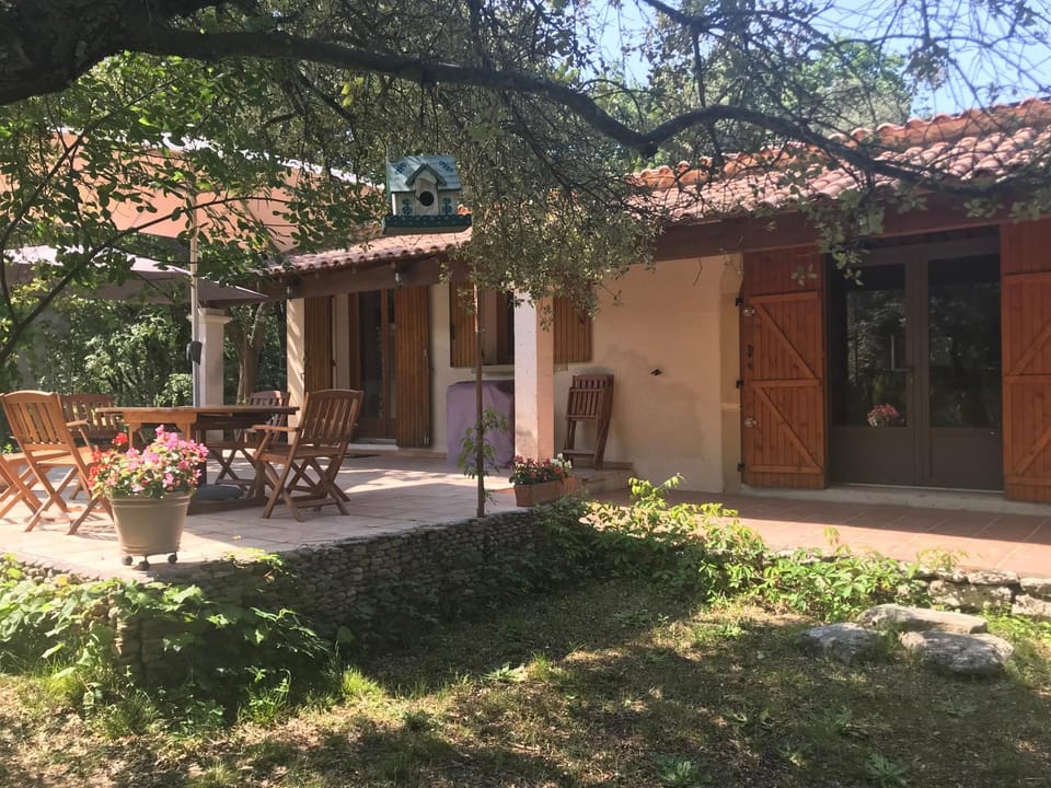 Property building, Patio, Balcony/Terrace