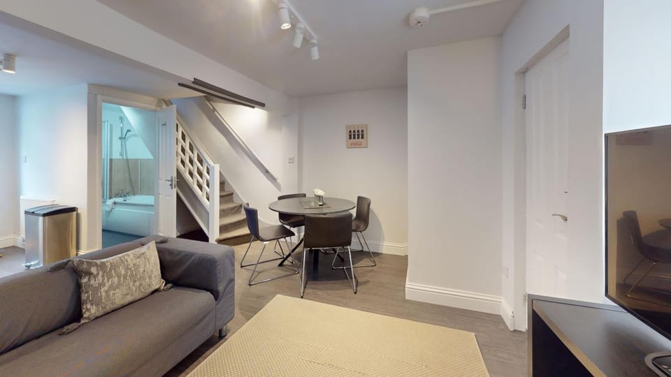 TV and multimedia, Living room, Seating area, Dining area