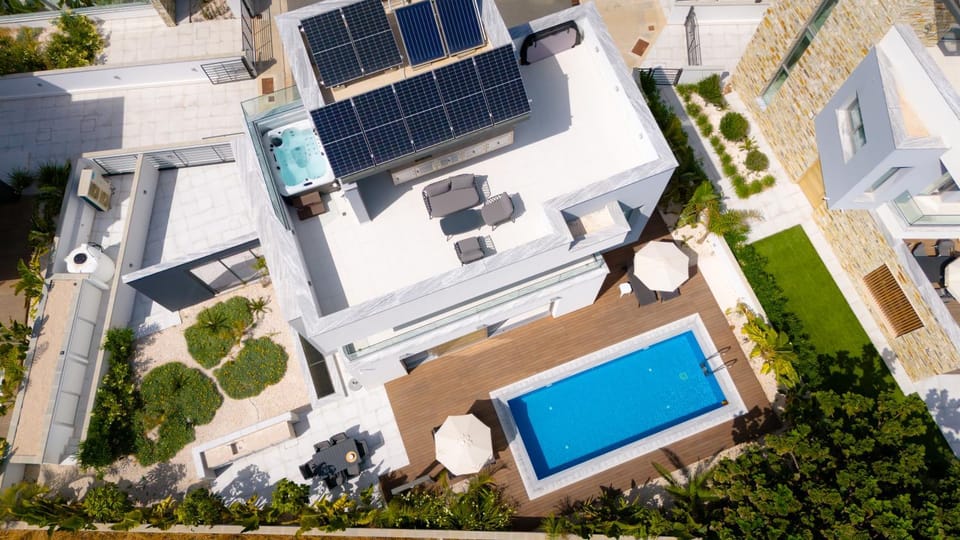 Property building, Day, Bird's eye view, Pool view, Swimming pool, sunbed