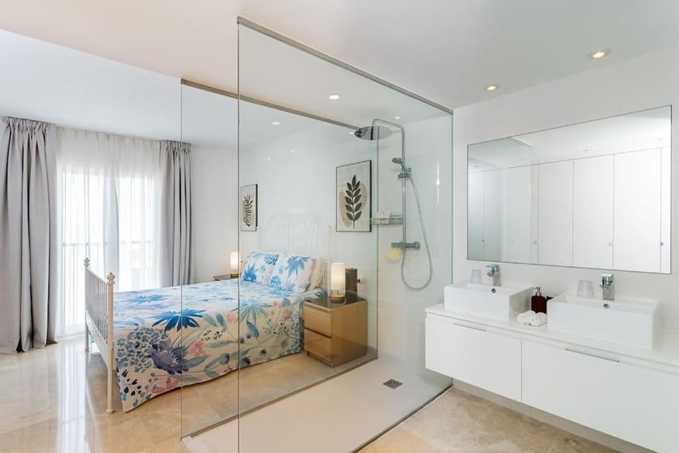 Bathroom, Photo of the whole room, Bedroom