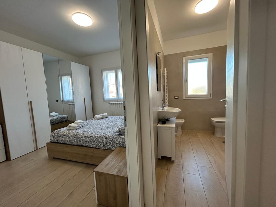 Bathroom, Photo of the whole room, Bedroom
